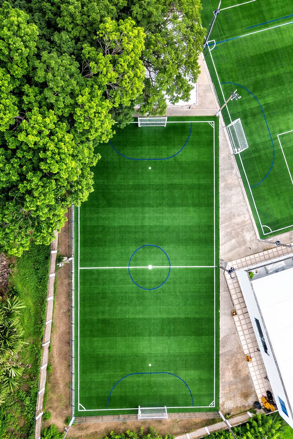 Césped sintético instalado por AYR Gramas en Colombia